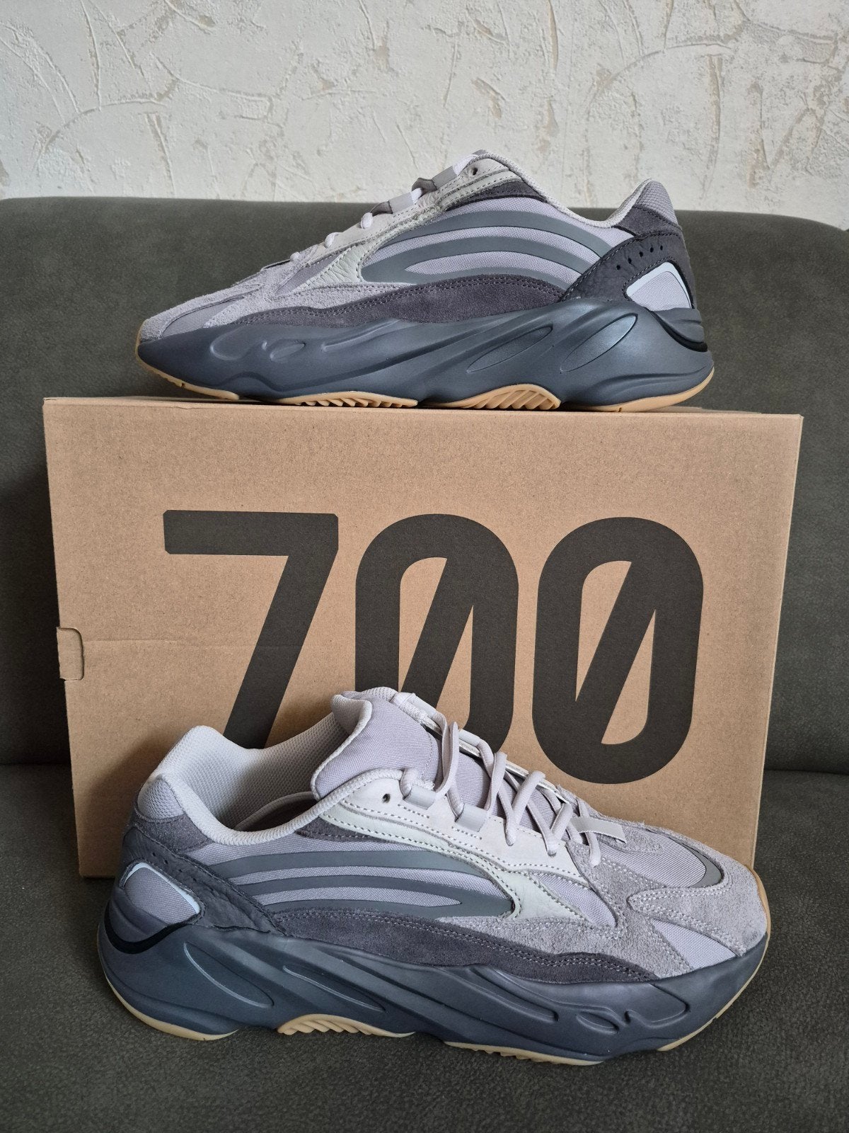 Yeezy Boost 700 / 47 1/3, Ophalen of Verzenden, Nieuw, Adidas Yeezy, Sneakers of Gympen