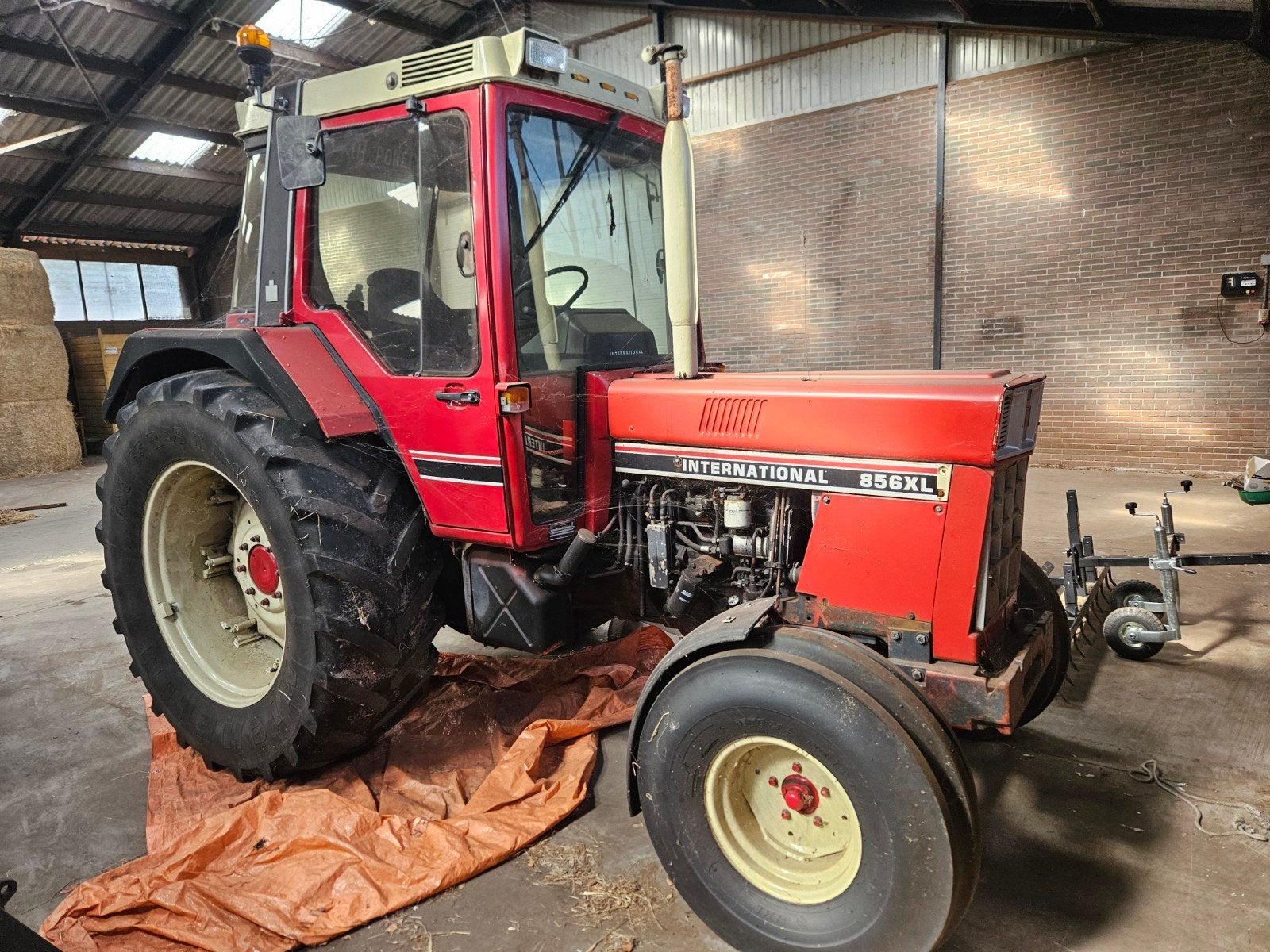 International 856XL, Zakelijke goederen, Ophalen, 80 tot 120 Pk, Gebruikt, Meer dan 10000