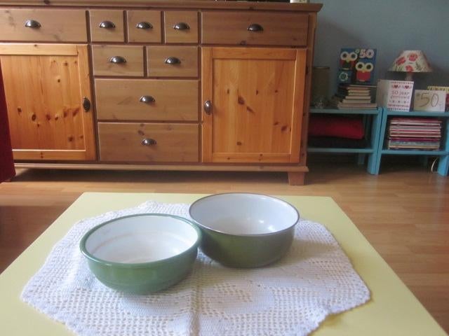 2 emaille schaaltjes groen, Ophalen of Verzenden, Zo goed als nieuw, Rvs, Pannenset