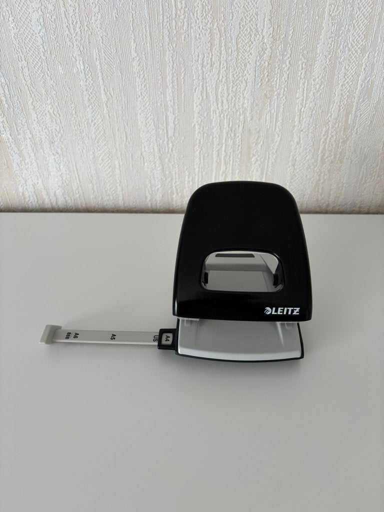 Als nieuw: Leitz perforator Nexxt 5008 zwart, Ophalen of Verzenden, Zo goed als nieuw