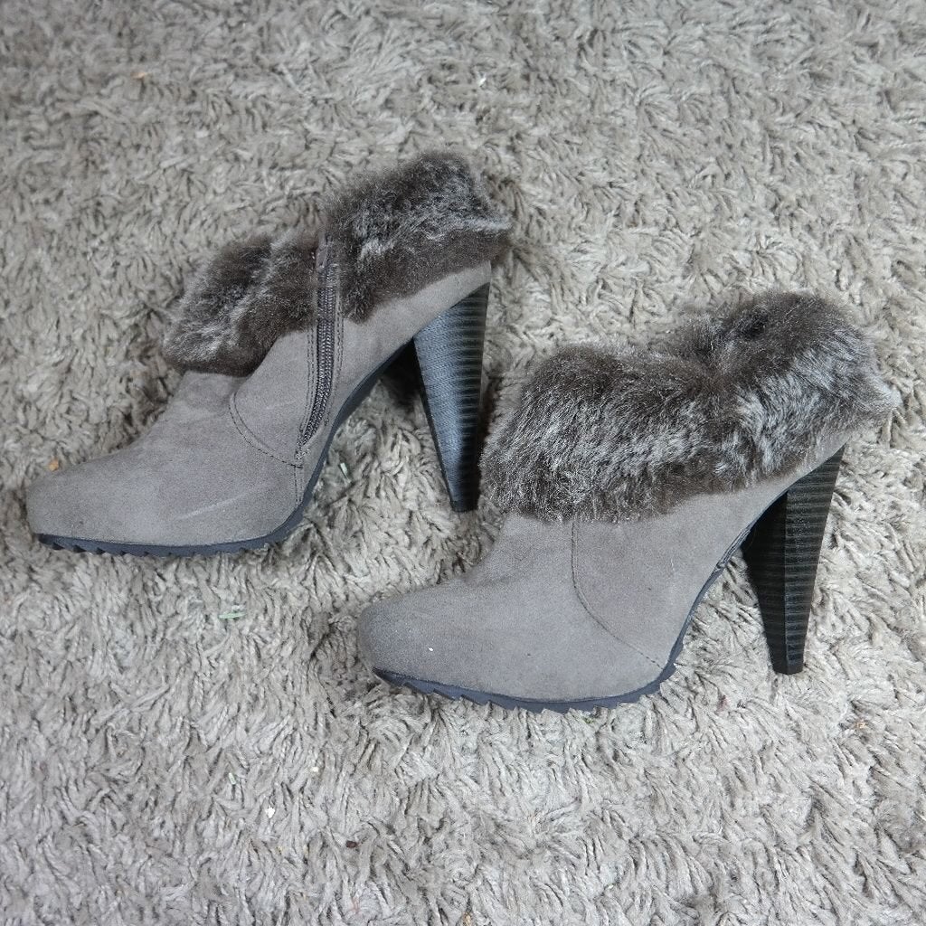 Mooie grijze schoenen, hak, nepbont, Mt 39, Merk Graceland, ., Lage of Enkellaarzen, Ophalen of Verzenden, Zo goed als nieuw