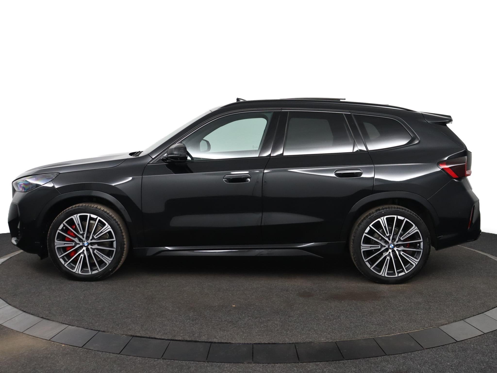 BMW X1 xDrive23i | M Sportpakket Pro | Innovation Pack | Com, Auto's, 1998 cc, Stof, 4 cilinders, Zwart