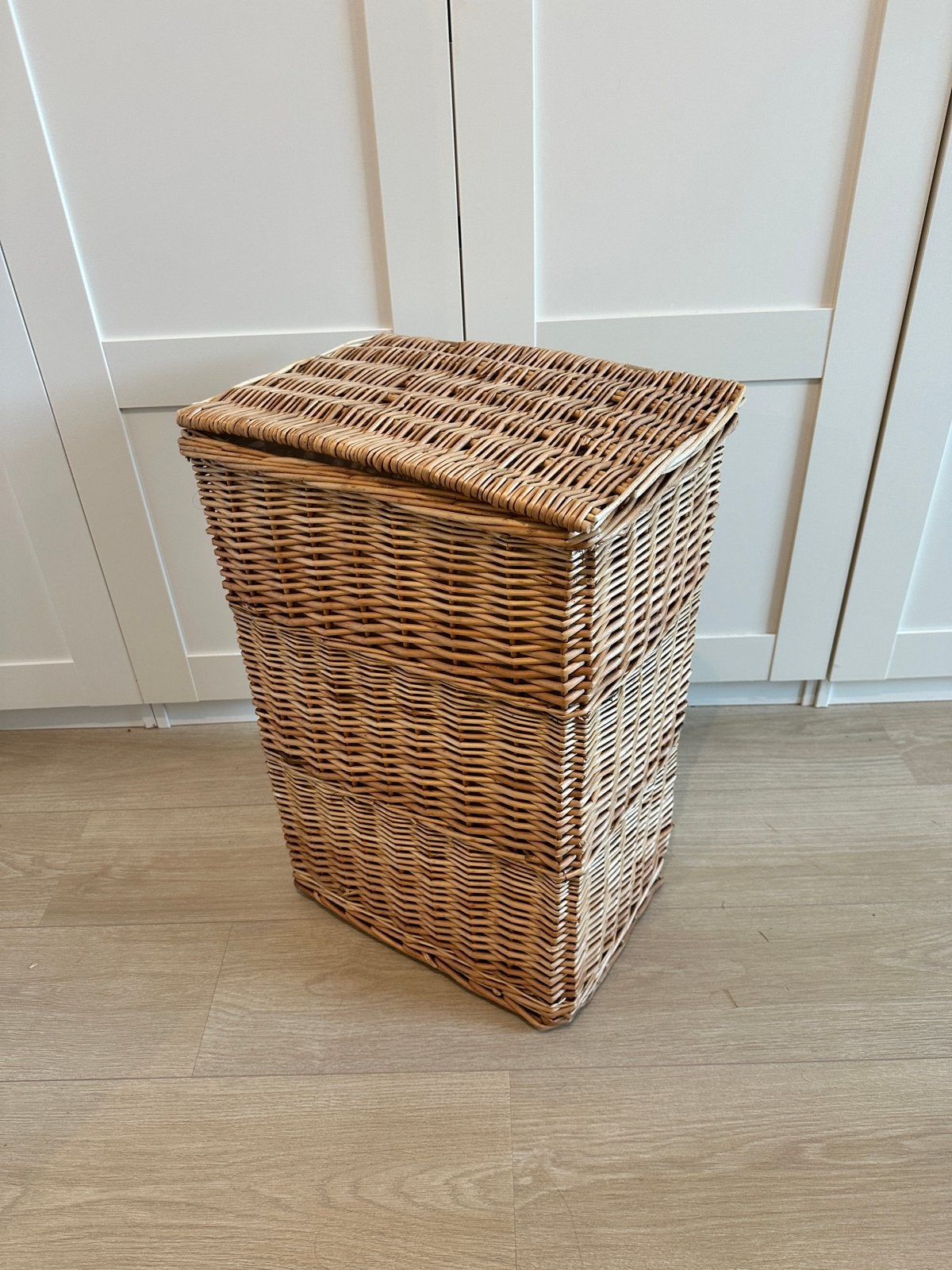 Rotan wasmand met deksel en linnen binnenvoering, Gebruikt, Met deksel, Mand, Ophalen of Verzenden