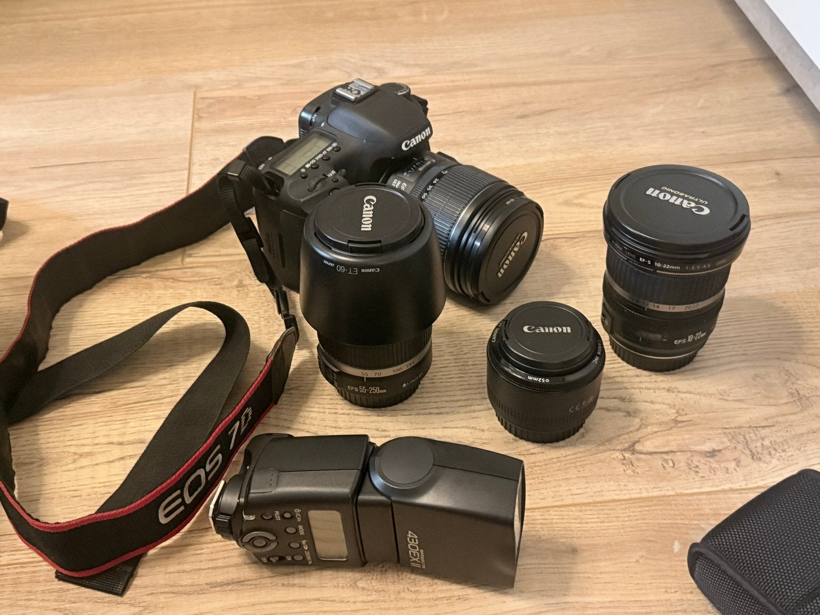 Canon EOS 7D spiegelreflexcamera met 3 lenzen en flitser, Gebruikt, Spiegelreflex, Canon, Draagriem
