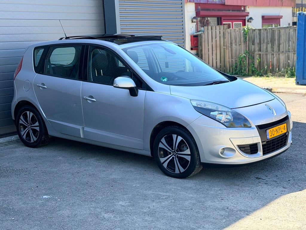 Renault Scénic 2.0 Dynamique Automaat, Auto's, Renault, Euro 5, Gebruikt, Origineel Nederlands, 1403 kg