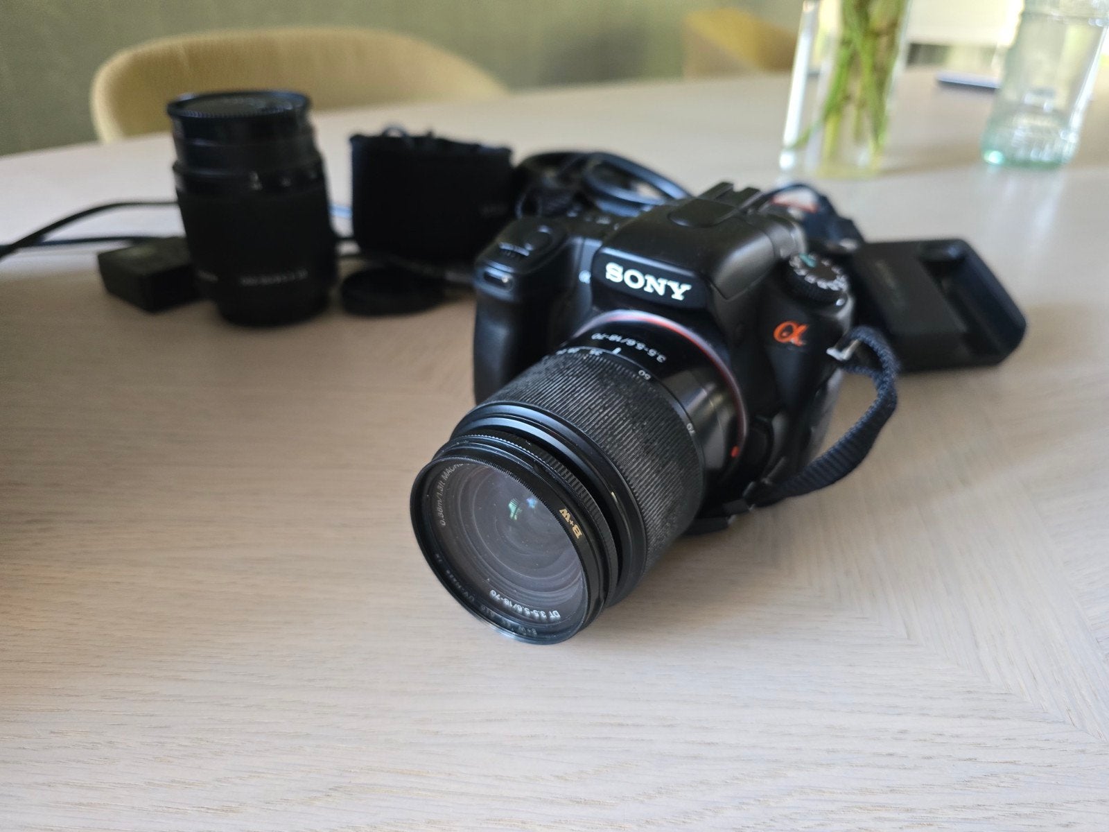 Sony Alpha A330 spiegelreflexcamera met accessoires, Audio, Tv en Foto, Fotocamera's Digitaal, Gebruikt, Spiegelreflex, Ingebouwde flitser