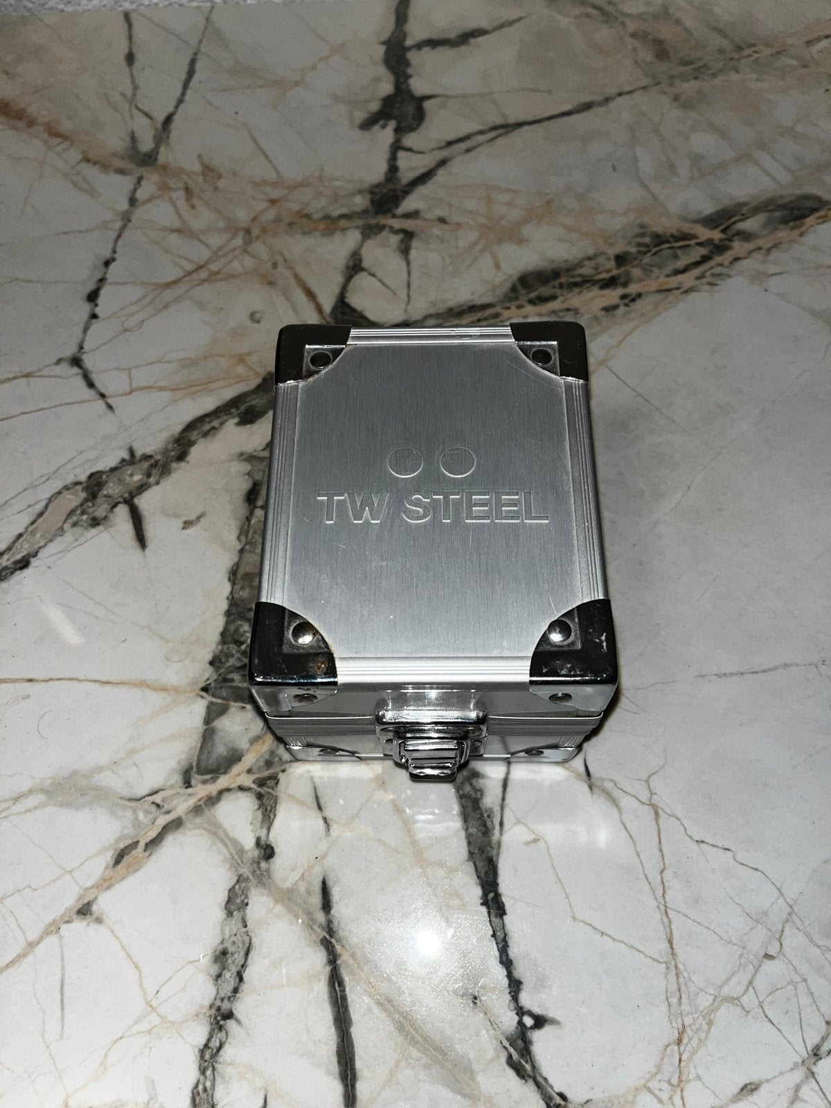 TW Steel horloge met paarse wijzerplaat en stalen band, Overige merken, Staal, Polshorloge, Ophalen of Verzenden