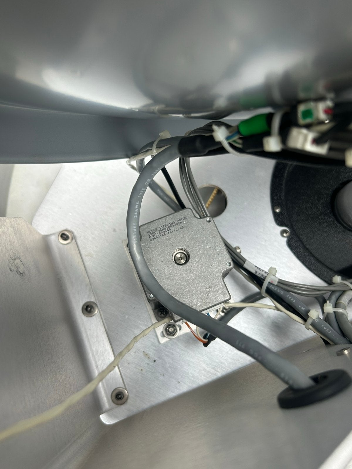 KVH TracVision 4 Satelliet TV-antenne voor boten, Ophalen, Gebruikt, (Schotel)antenne, Overige merken