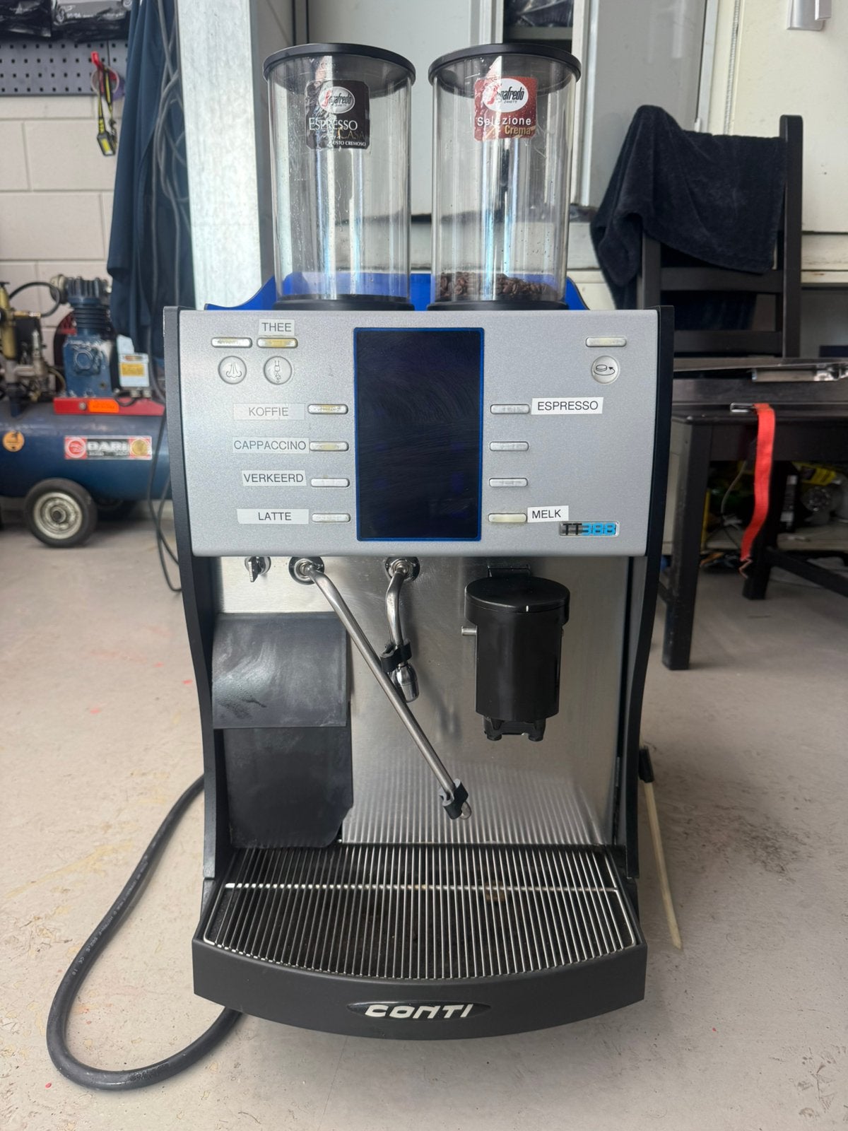Conti TOUTAUTO TT388 professionele koffiemachine, 10 kopjes of meer, Ophalen, Gebruikt, Koffiemachine