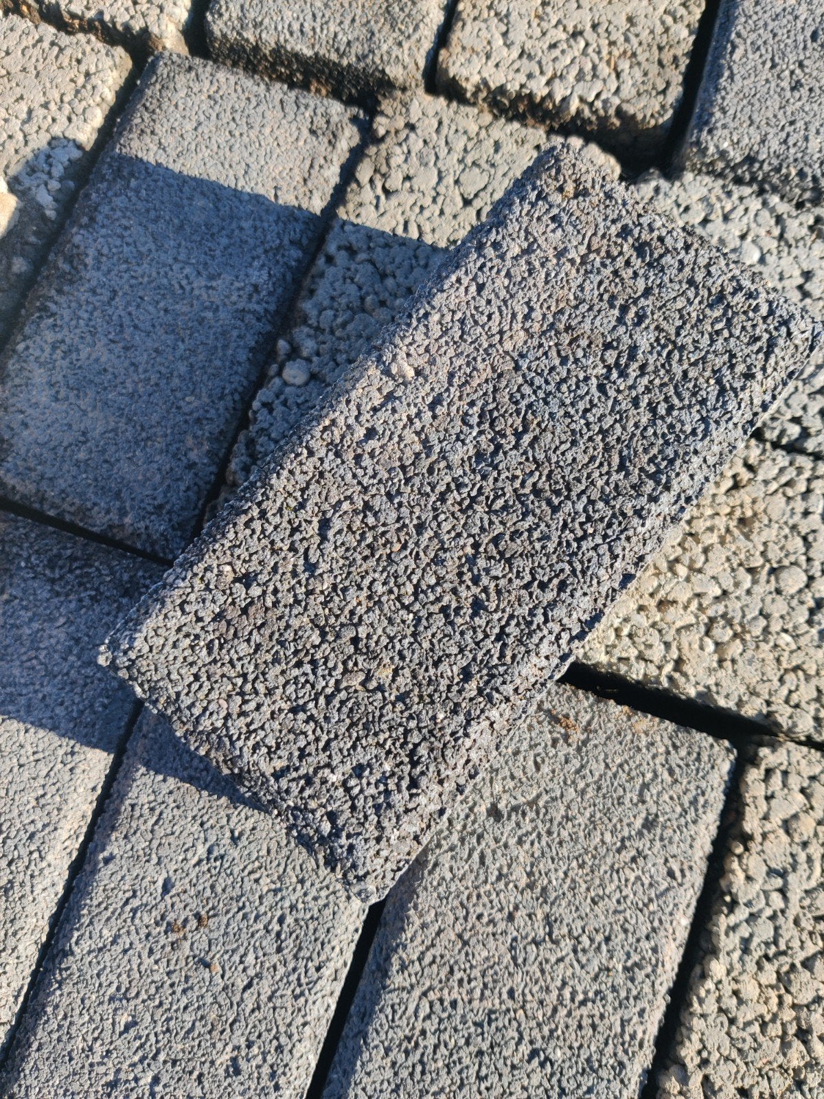 Antraciete betonnen klinkers, Tuin en Terras, Ophalen, Gebruikt, Klinkers, 5 tot 10 m²