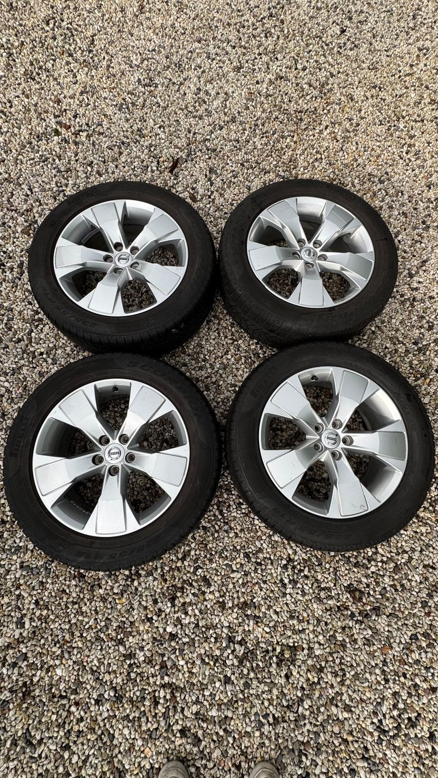 18 inch originele velgen + winterbanden Volvo XC40 31471553, Ophalen