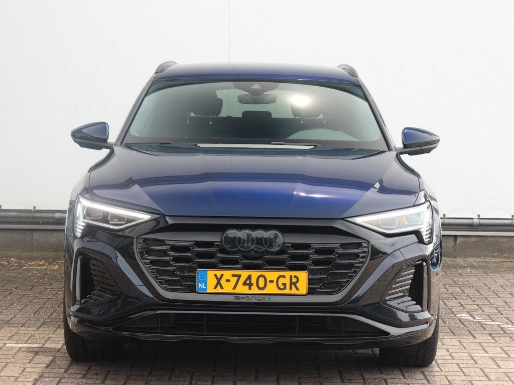 Audi Q8 e-tron 55 quattro S Edition 115 kWh | Matrix LED | 3, Auto's, Audi, Automaat, 131 €/maand, Zwart, Blauw