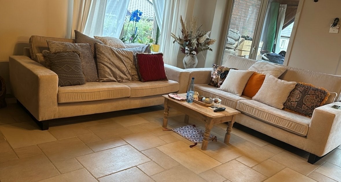 Twee landelijke driezitszetels van Seats & Sofas, Ophalen, 75 tot 100 cm, Zo goed als nieuw, Rechte bank