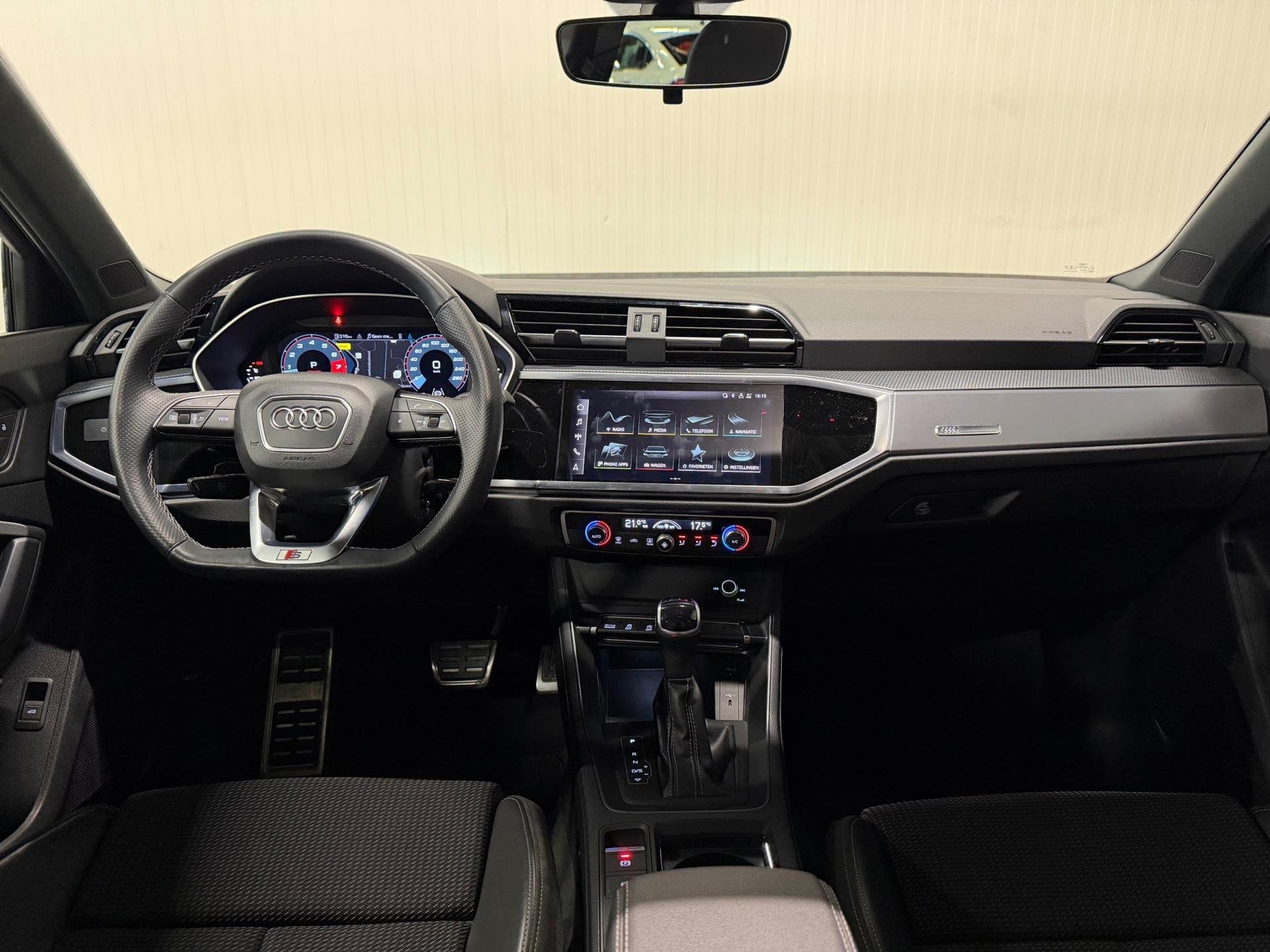 Foto 3 van Audi Q3 35 TFSI S edition | NAP | 3x S-LINE | PANO | BLACK O