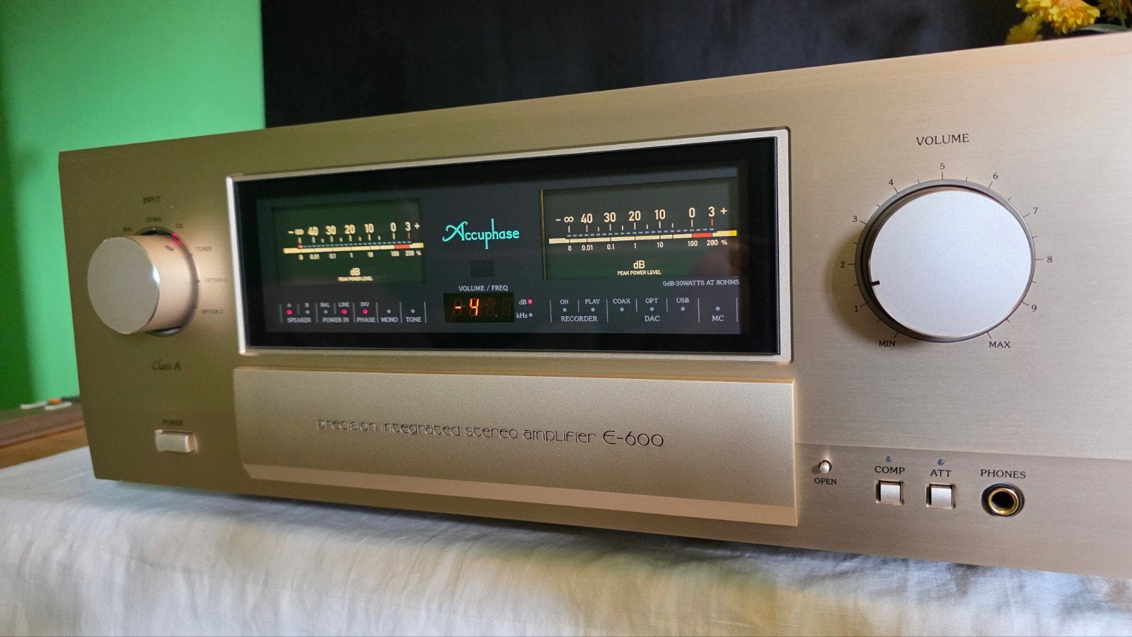 Accuphase E-600, Zo goed als nieuw, Ophalen, Overige merken, Minder dan 60 watt