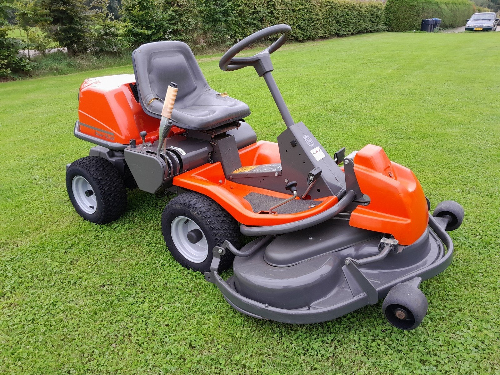 Nette Husqvarna Rider 15-V2 frontmaaier