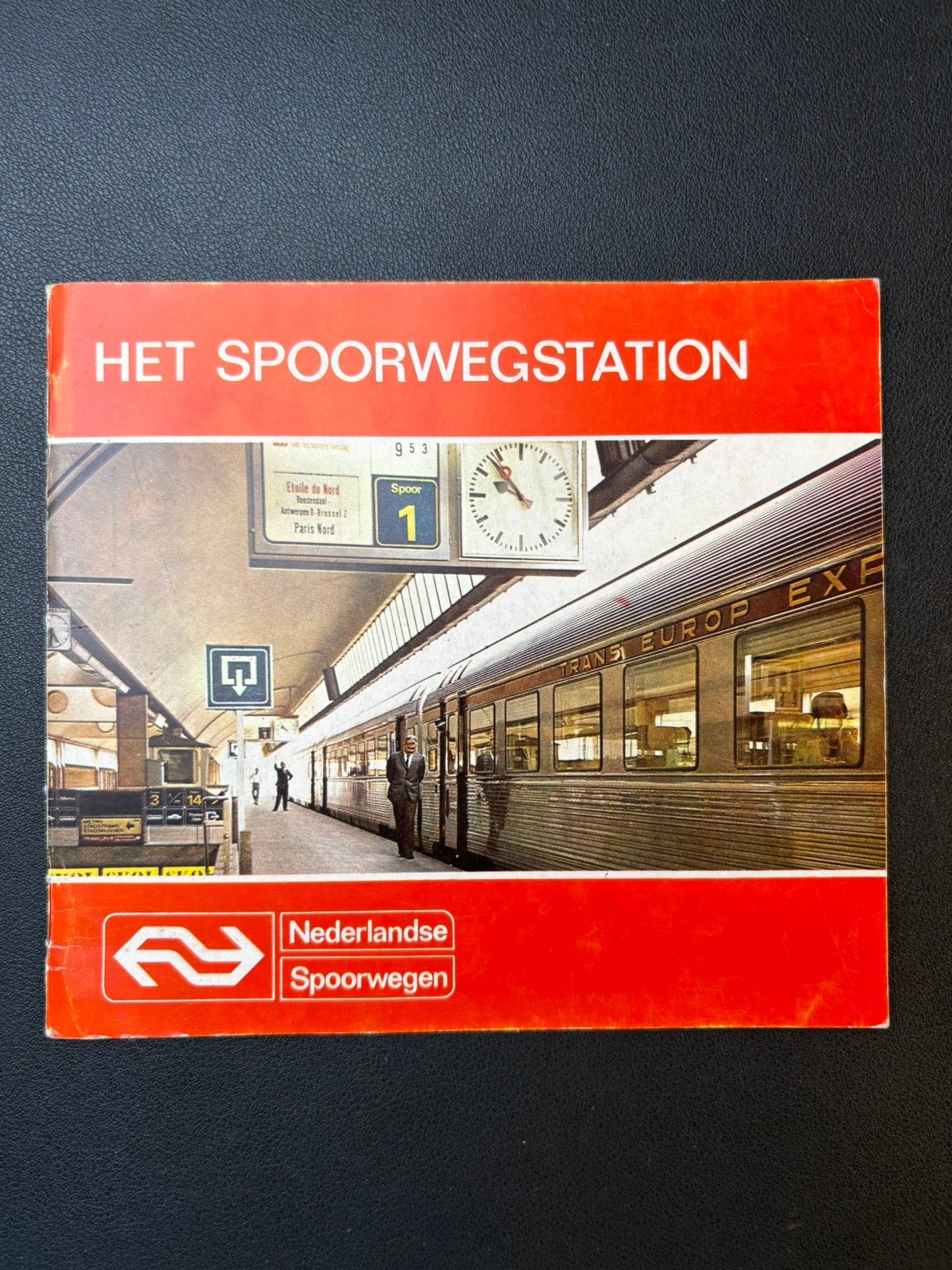 Het spoorwegstation (jaren 80), Verzamelen, Ophalen of Verzenden, Gebruikt, Trein, Boek of Tijdschrift