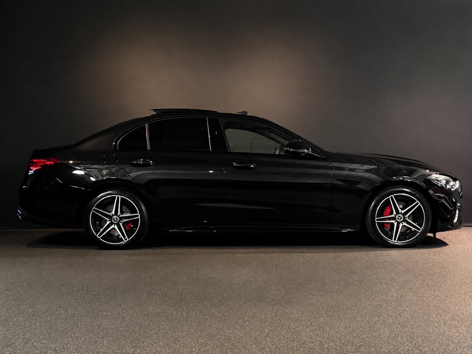Mercedes-Benz C-Klasse C300 e Plug-in Hybride 313pk, Automaat, Achterwielaandrijving, 1800 kg, Zwart