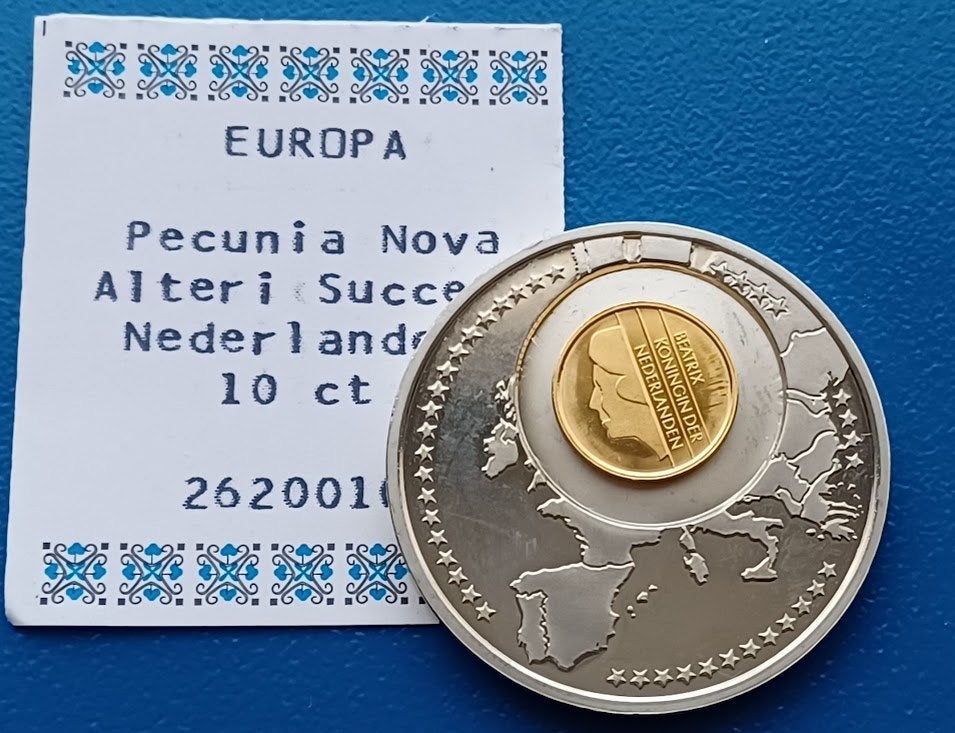 Penning Pecunia Nova Alteri Succedit Nederland 12,5 euro (b), Postzegels en Munten, Penningen en Medailles, Verzenden, Overige materialen