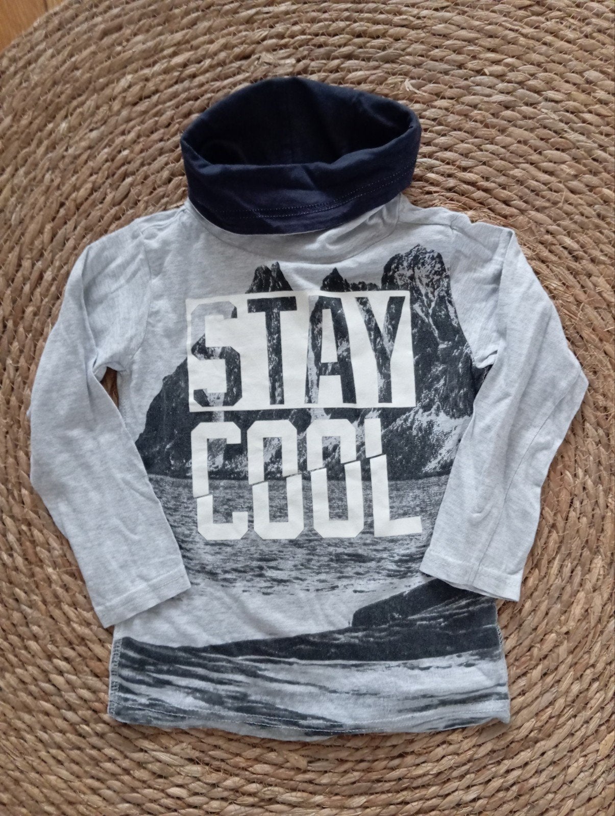 Grijs Wibra shirt met col en 'Stay Cool' opdruk - Maat 110, Ophalen of Verzenden, Wibra, Jongen, Shirt of Longsleeve
