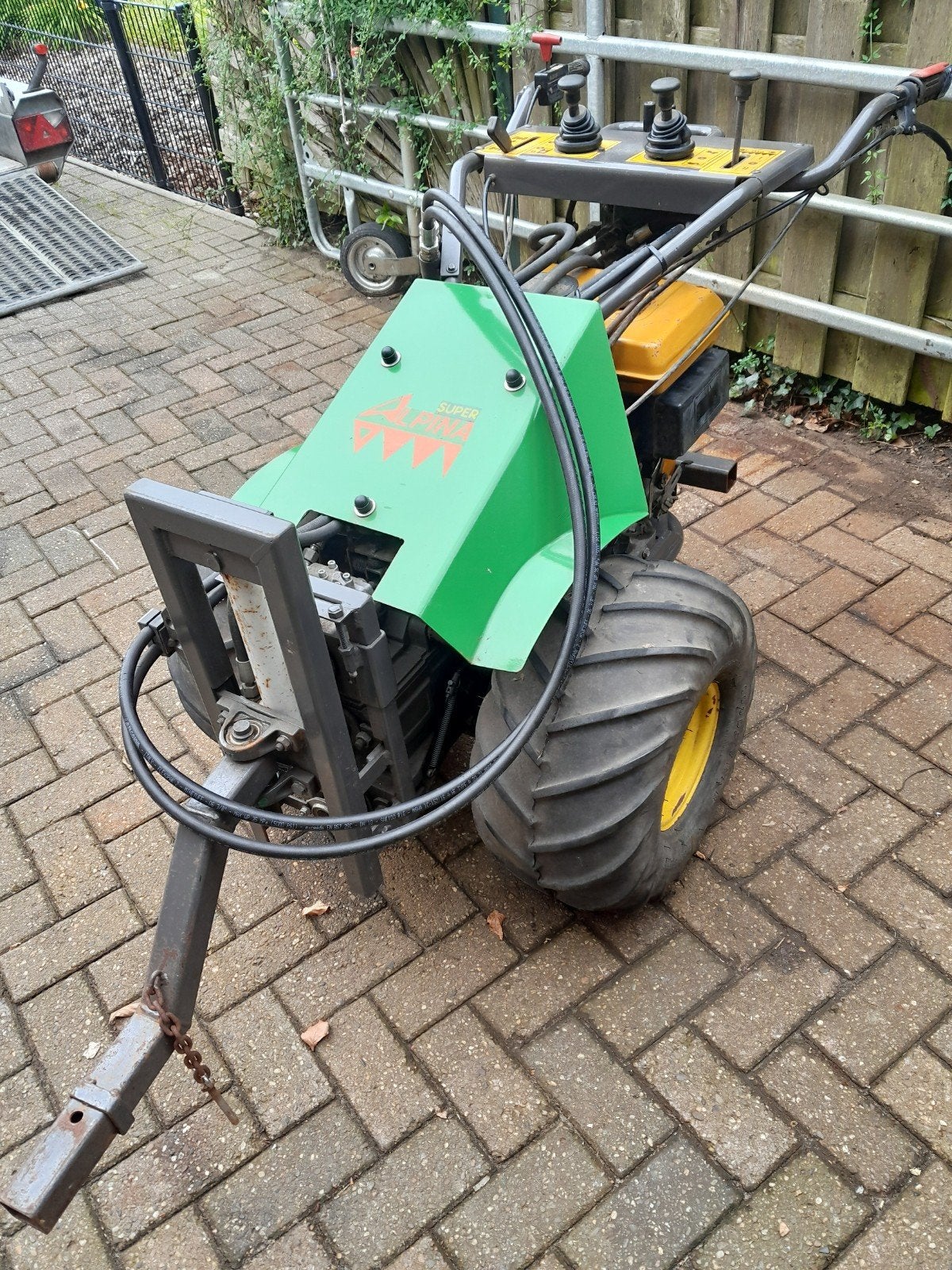 Tuinfrees, 2-wielige trekker met brede banden, Ophalen, Akkerbouw, Grondbewerking