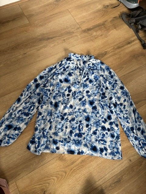 Leuke blauw/wit gebloemde blouse van de New Yorker, Blauw, Maat 42/44 (L), Ophalen of Verzenden, Zo goed als nieuw