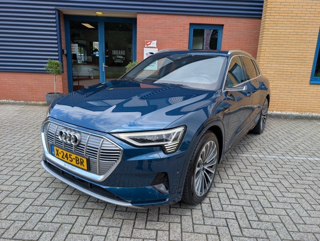 Audi E-TRON E-TRON 55 Quattro ADV PL +,95KW,BTWauto,Bomvol,M, Auto's, Automaat, 131 €/maand, 95 kWh, Blauw