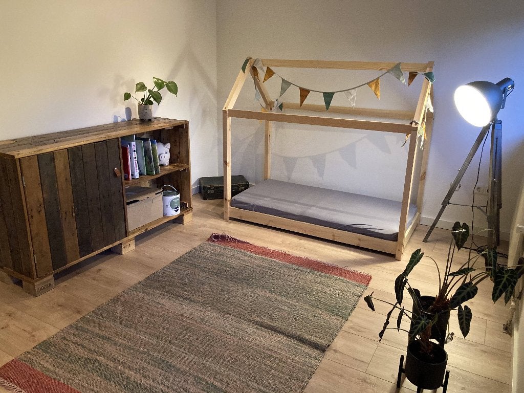 Houten peuterbed in huisvorm, Kinderen en Baby's, Ophalen, Gebruikt, 140 tot 160 cm, 70 tot 85 cm