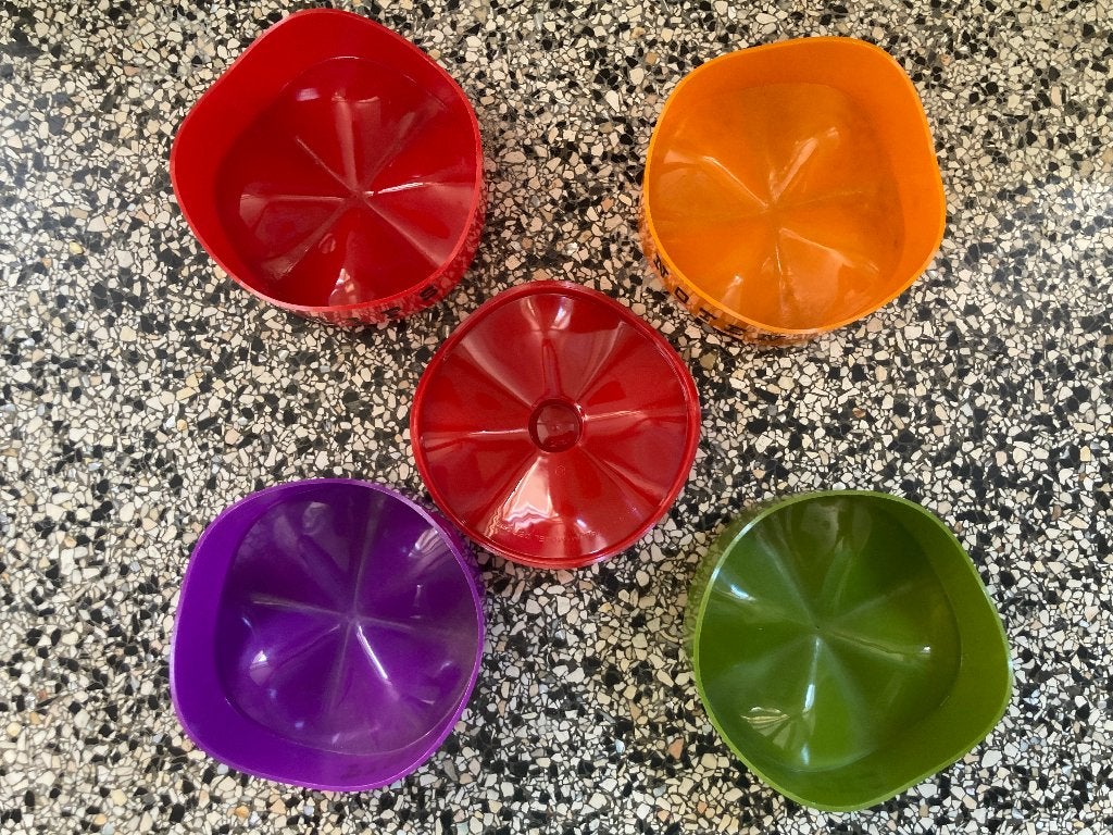 4 seventies golvende opstapelbare kleurige snackschaaltjes, Kunststof, Overige merken, Vintage, Ophalen of Verzenden