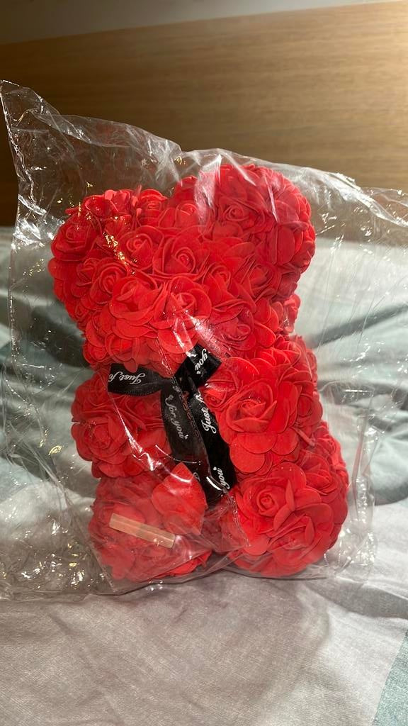 Mooie rozen beer ideale cadeau voor iedereen in verpakking, Inclusief kunstbloemen, Nieuw, Ophalen of Verzenden, Overige merken