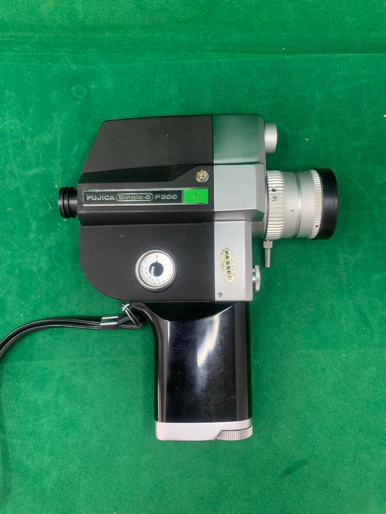 Fujica Single-8 P300 filmcamera met accessoires, Audio, Tv en Foto, Videocamera's Analoog, Camera, 8mm, Ophalen of Verzenden