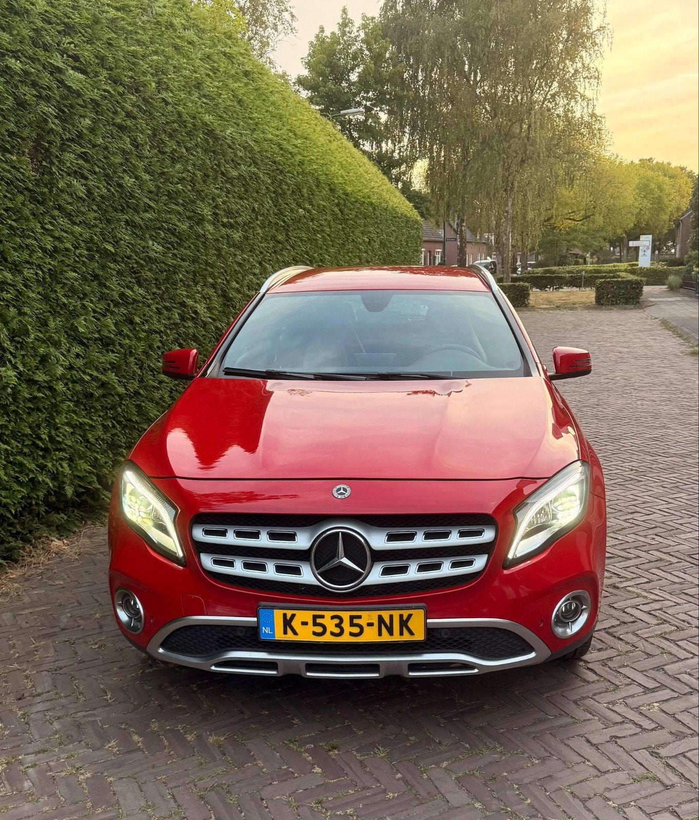 Mercedes-Benz GLA 200d CDI 136pk 2017 Rood, Export ?, Auto's, Voorwielaandrijving, 136 pk, Euro 6, 23 km/l
