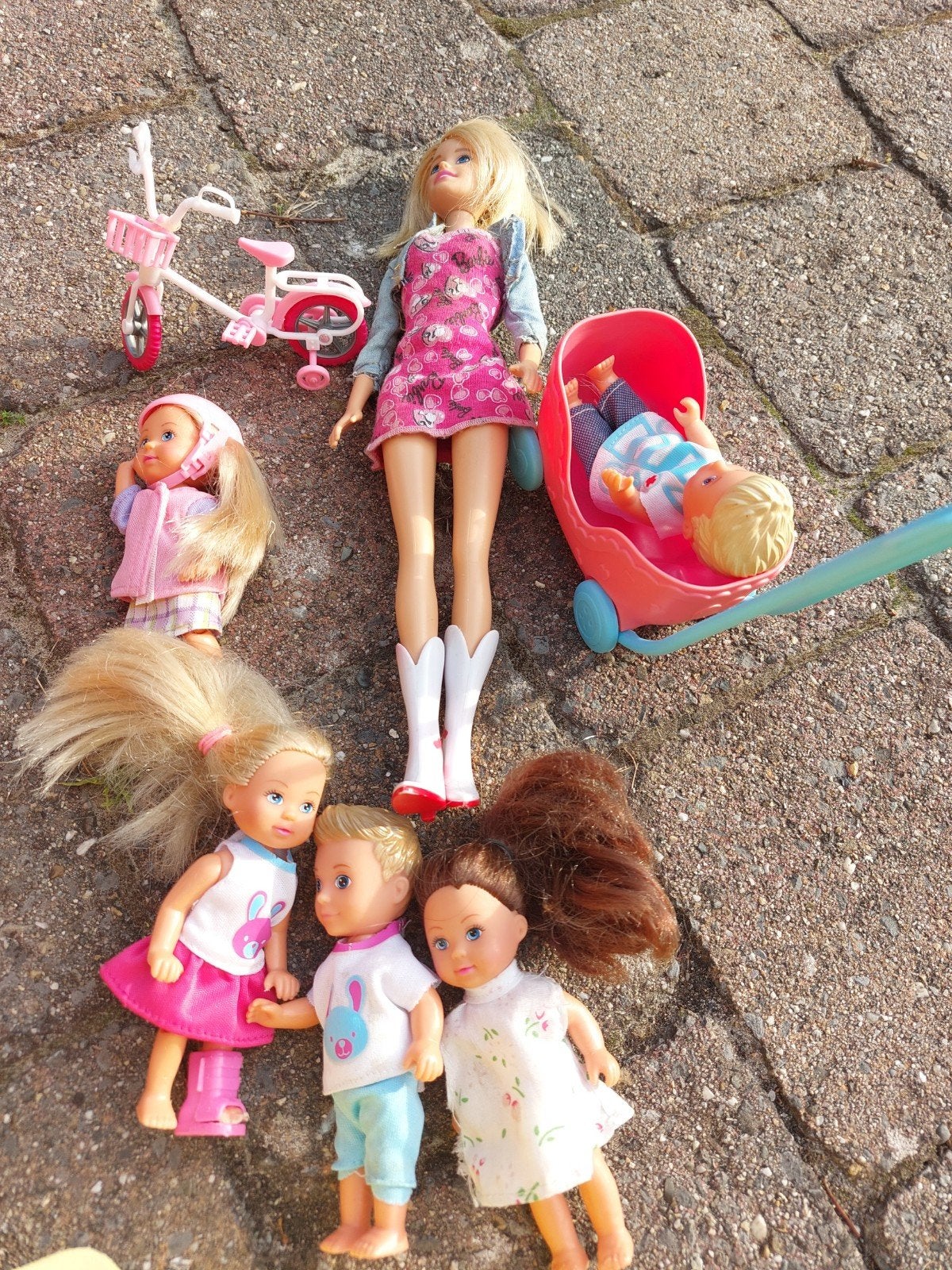 barbie moeder mrt 5 kinderen, Kinderen en Baby's, Ophalen of Verzenden, Barbie
