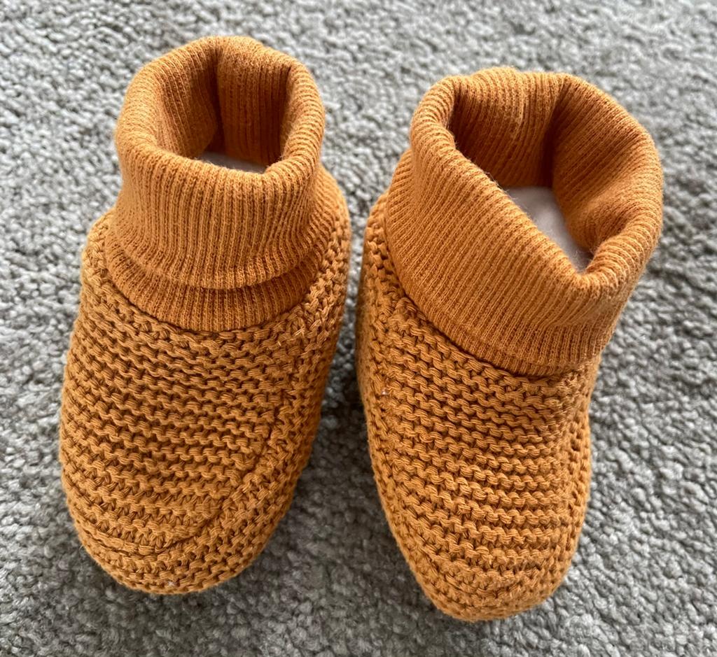 Roestbruine slofjes jongen/meisje HEMA, Kinderen en Baby's, Babykleding | Schoentjes en Sokjes, Ophalen of Verzenden, Nieuw, Jongetje of Meisje
