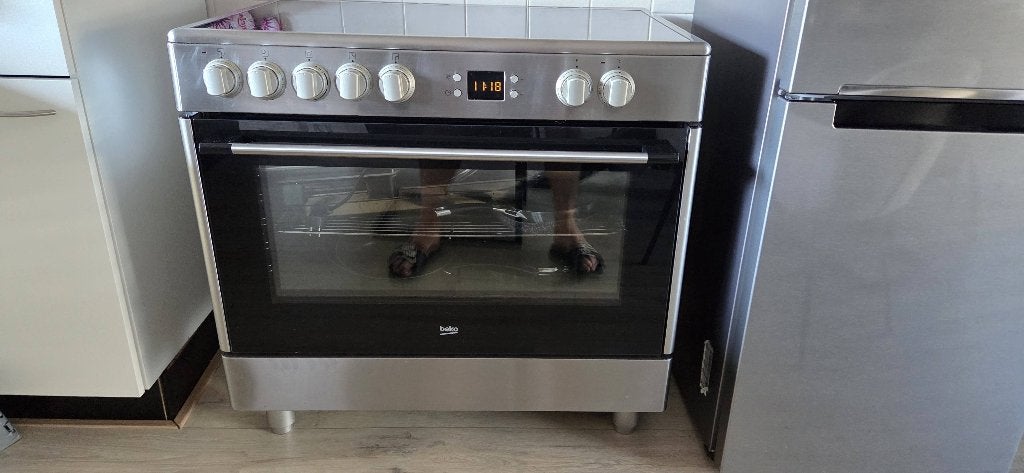Eletrisch fornuis, Witgoed en Apparatuur, Fornuizen, Ophalen, 60 cm of meer, Keramisch, Zo goed als nieuw