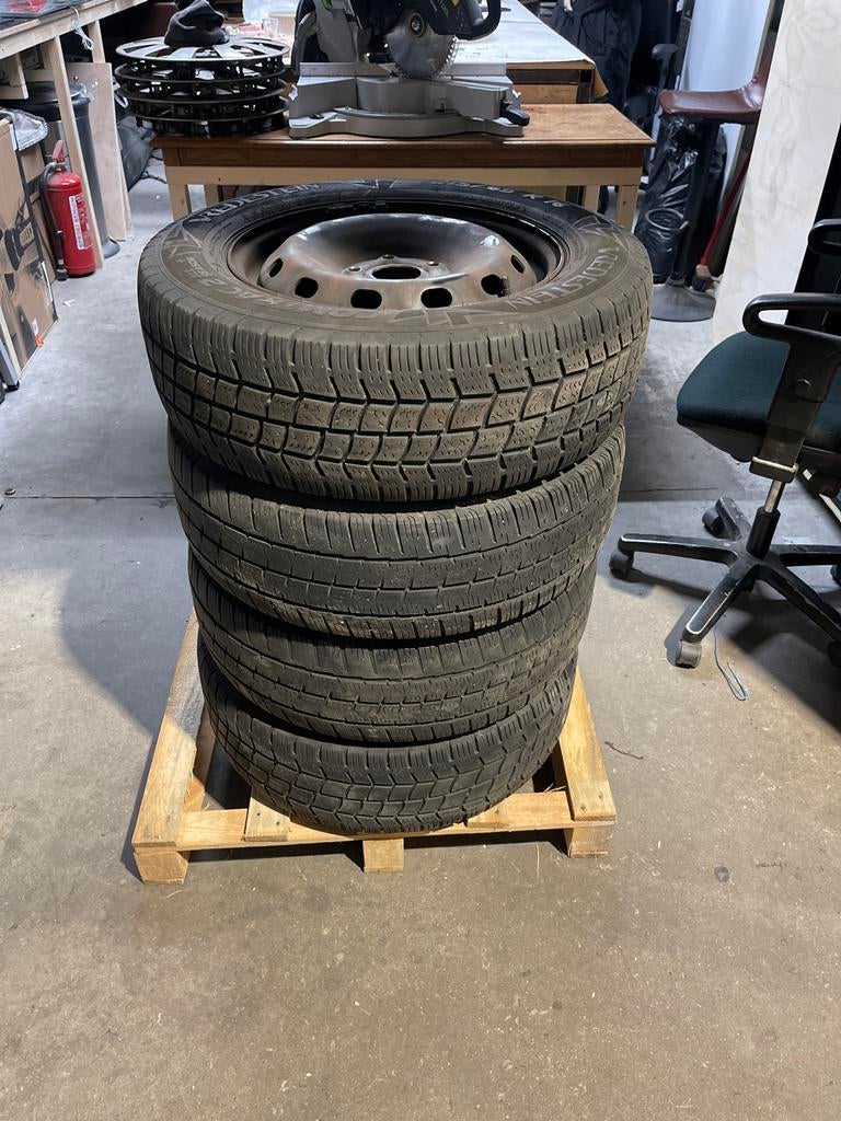 Velgen met banden voor Renault Traffic - All Season, Ophalen, Gebruikt