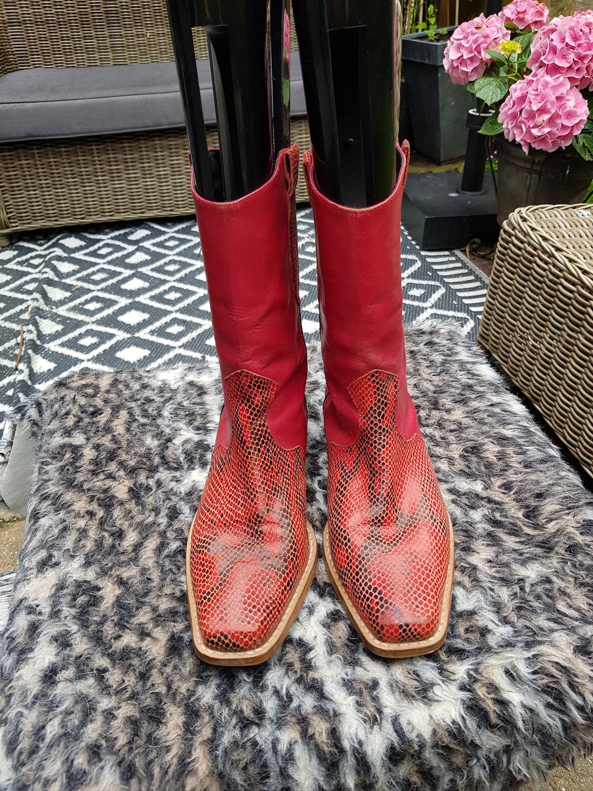 Western laarsjes reptiel look rood leer.    Mt 39, Ophalen of Verzenden, Zo goed als nieuw, Rood