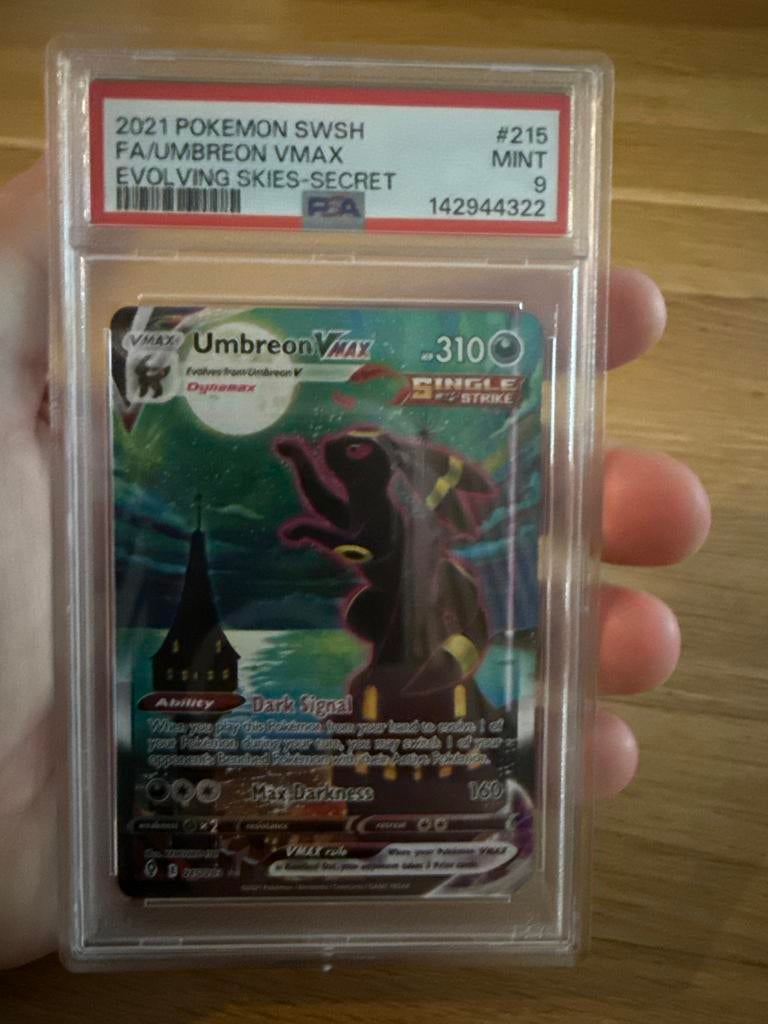 Umbreon VMAX 215 PSA 9 - Evolving Skies Secret Rare, Hobby en Vrije tijd, Verzamelkaartspellen | Pokémon, Ophalen of Verzenden