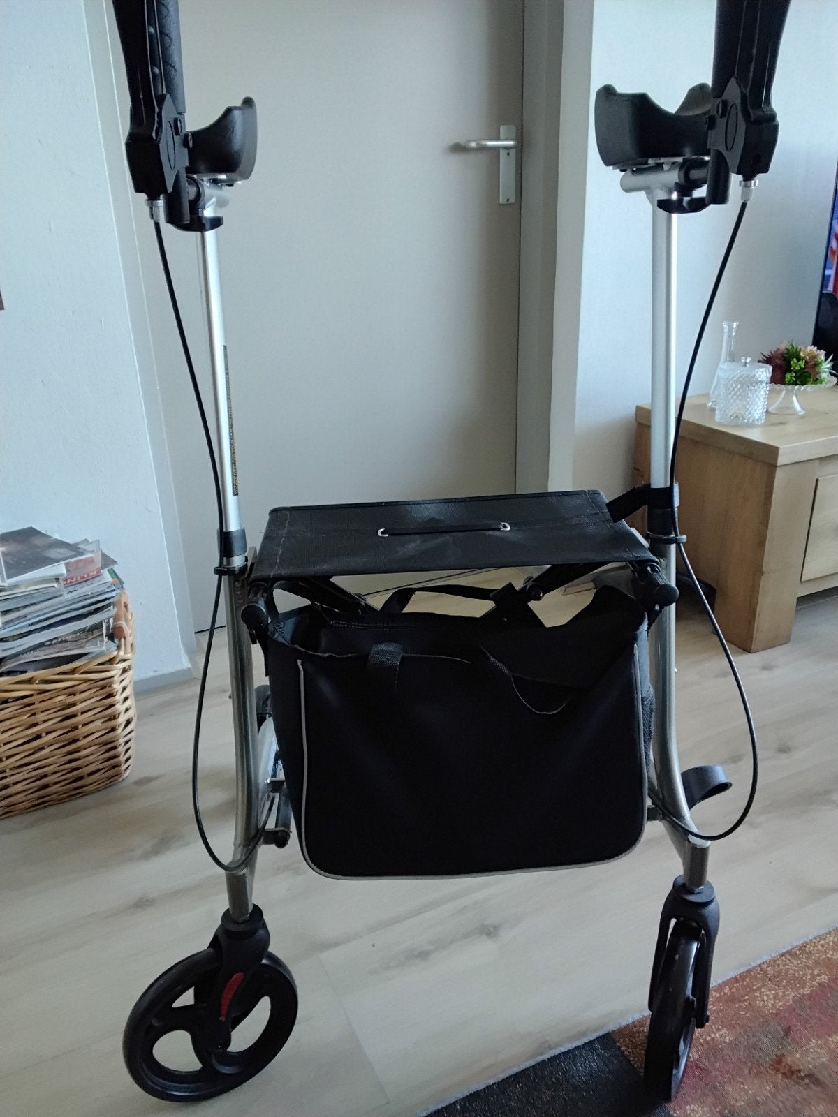 Rollator met armschelpen., Ophalen, Nieuw