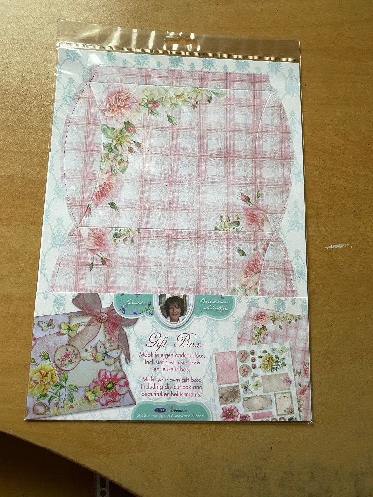 Cadeaudoosje, Hobby en Vrije tijd, Ophalen of Verzenden, Nieuw, Overige thema's, Knipvel