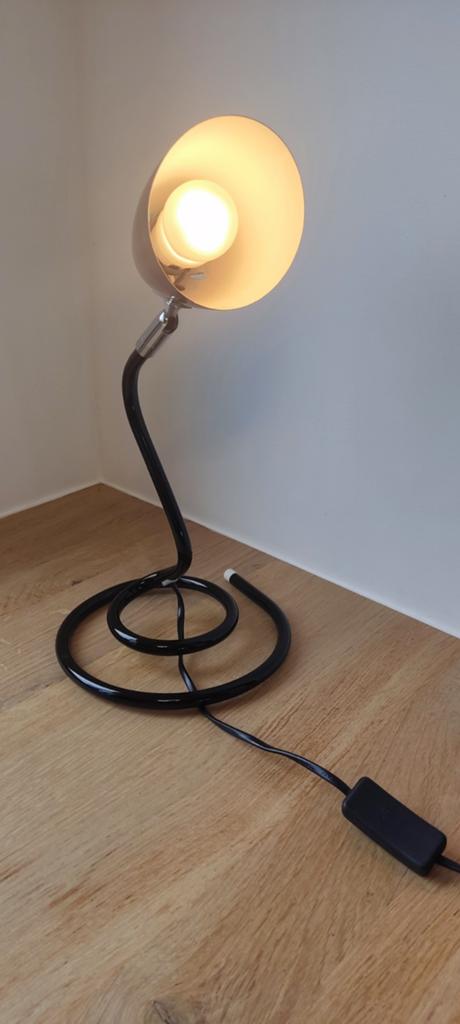 Zwarte spiraal tafellamp - Modern design, Huis en Inrichting, Lampen | Tafellampen, Ophalen of Verzenden, Gebruikt, Metaal