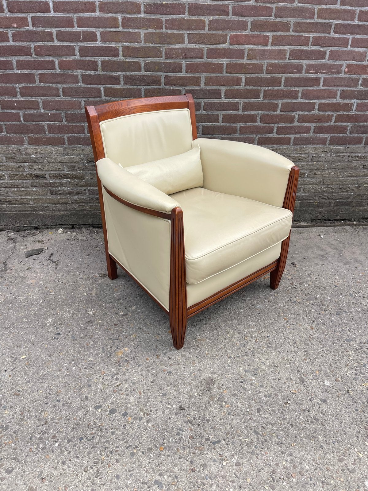 Art Deco schuitema fauteuil met crème lederen bekleding, Ophalen