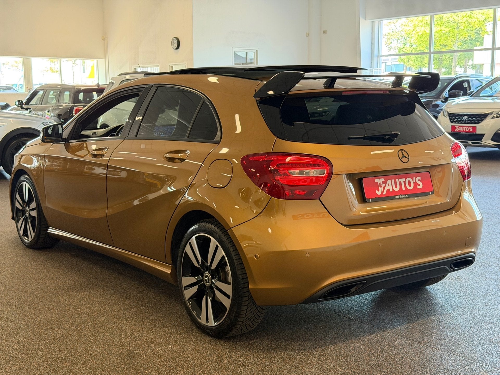 Foto 3 van Mercedes-Benz A-klasse 180 AMG-LINE| PANORAMA|CRUISE|NAVIGAT