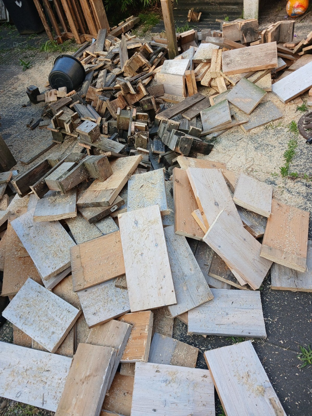 Gratis stookhout, pallet bankje en houten overkapping, Tuin en Terras, Haardhout, Ophalen