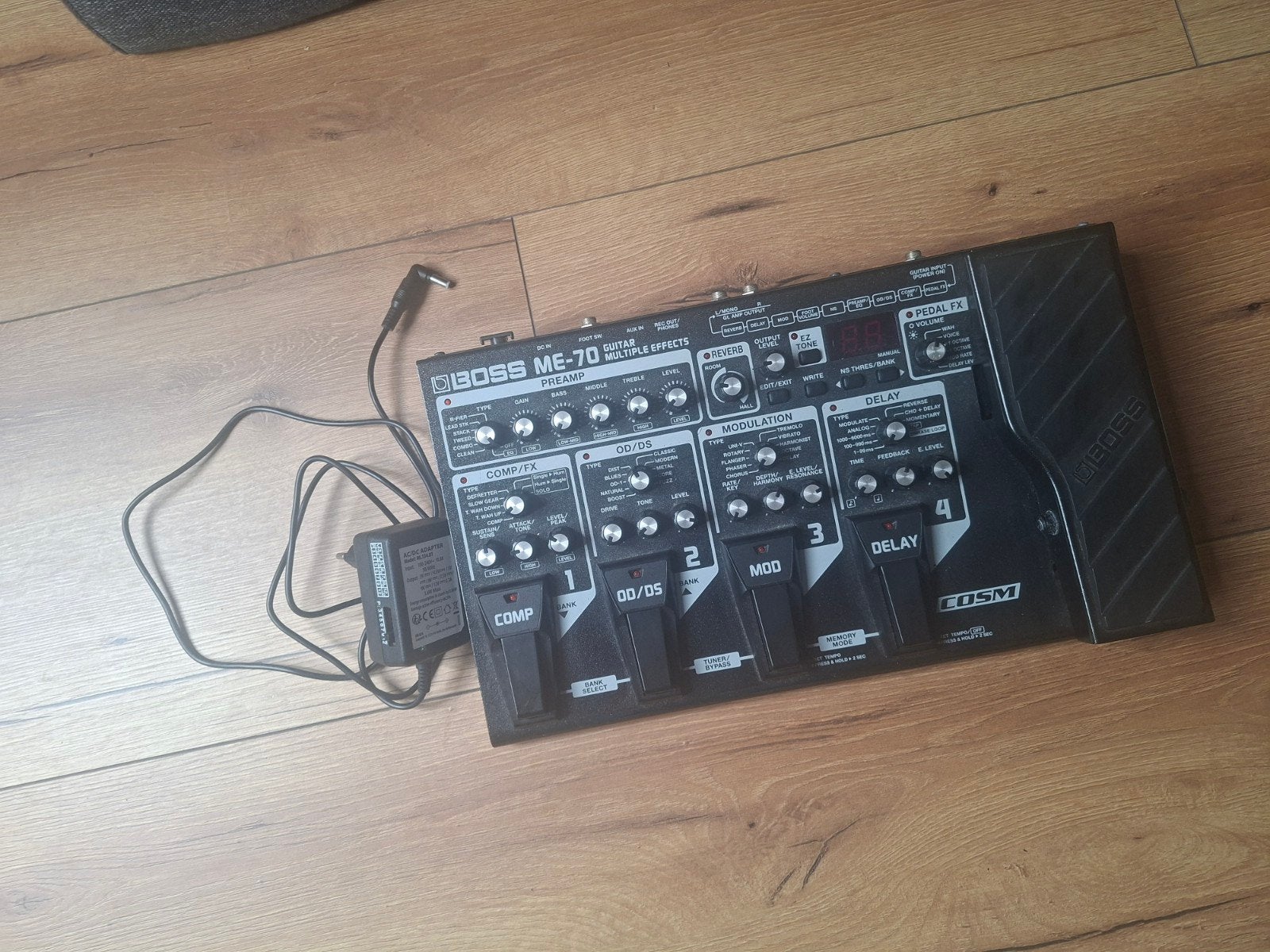 BOSS ME-70 Gitaar Multi-effectpedaal met Adapter, Muziek en Instrumenten, Effecten, Ophalen, Gebruikt, Delay of Echo