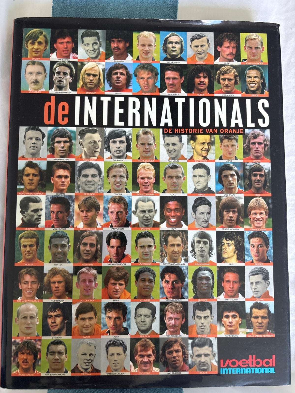 De Internationals (Voetbal International), Boeken, Ophalen of Verzenden, Zo goed als nieuw, Balsport