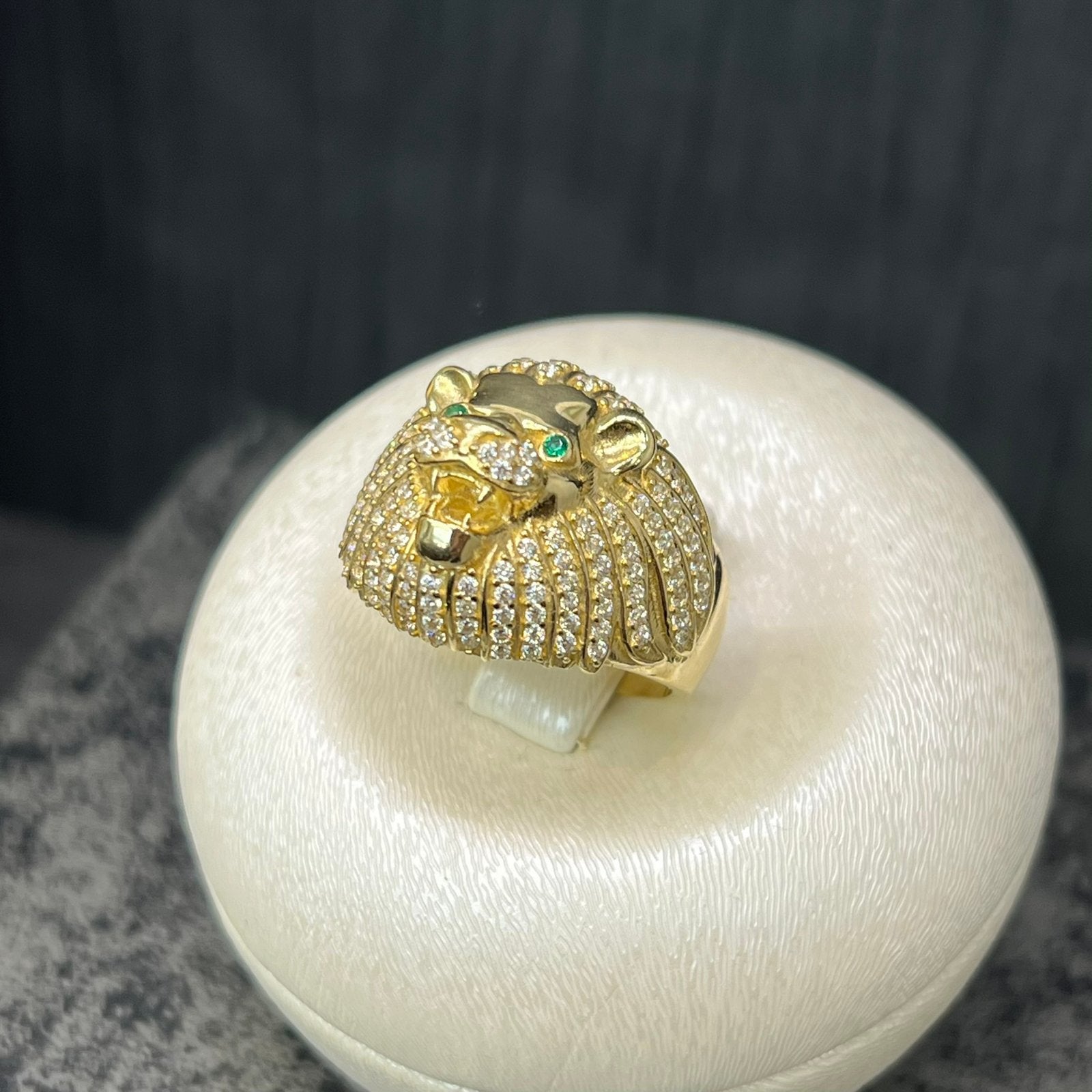 14k gouden ring leeuw model smaragd ogen, Ophalen of Verzenden, Nieuw, Goud, Heer