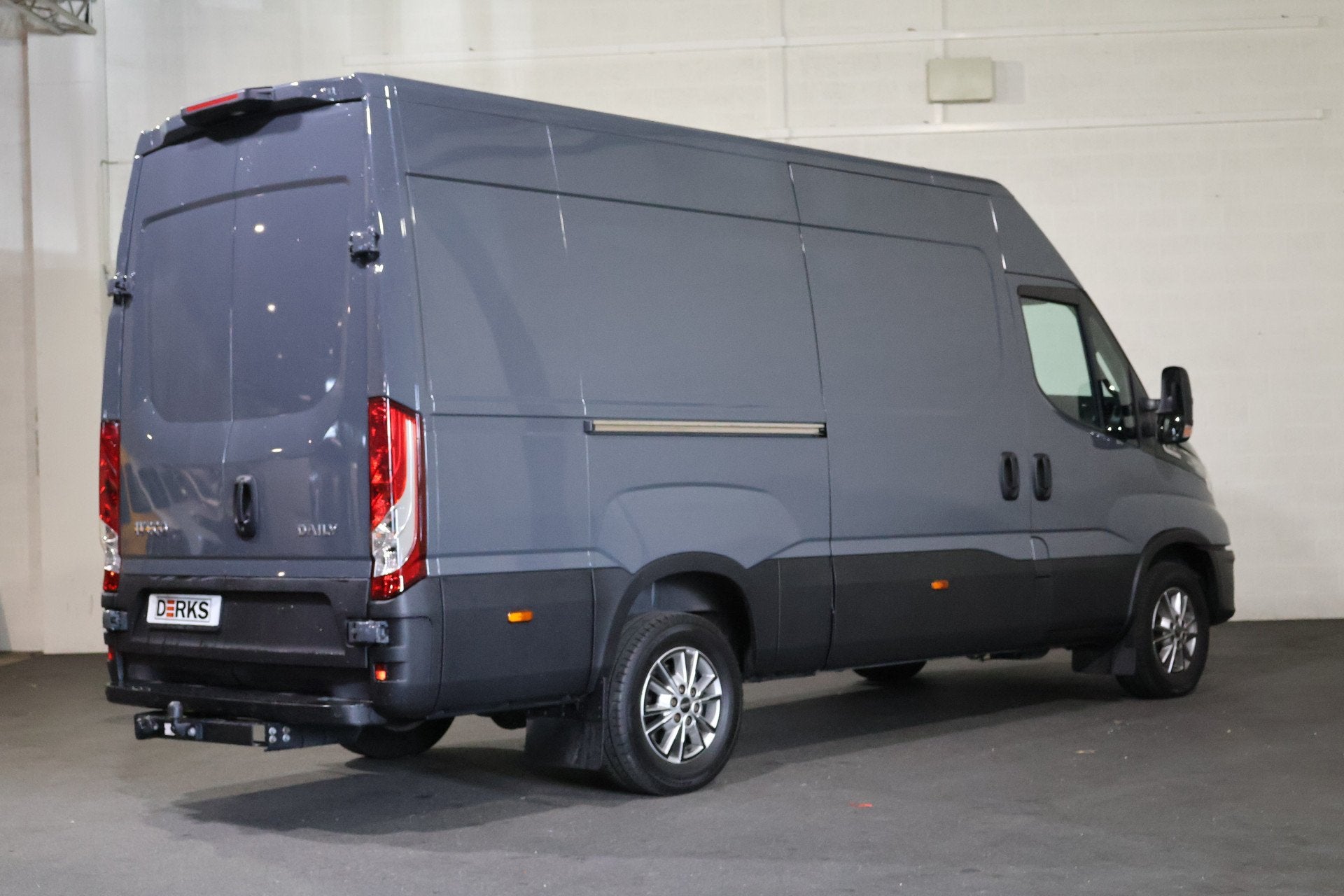 Foto 9 van Iveco Daily 35S18 L2 H2 Automaat Airco Navigatie 3.5T Trekha