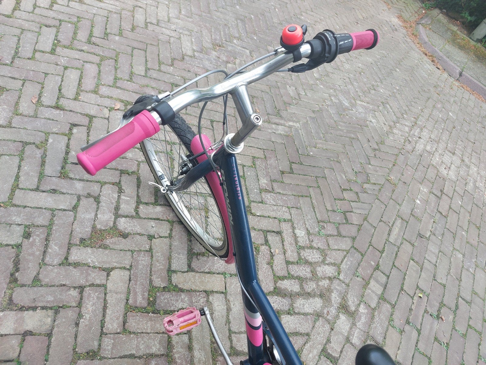 Foto 3 van B'TWIN Kinderfiets 24 inch - Roze/Donkerblauw