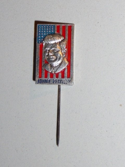 oud metalen speldje - PRESIDENT KENNEDY -, Verzamelen, Speldjes, Pins en Buttons, Ophalen of Verzenden, Gebruikt, Overige onderwerpen